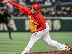  棒球邀请赛掀起高潮，北城白虎队逆转岭东天狼队，高压逼抢奏功——